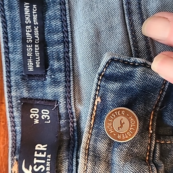 Hollister distressed jeans. Like new. - Picture 3 of 8